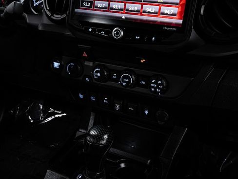 Used 2020 Toyota Tacoma TRD Sport w/ Technology Package AWD/4WD image 23