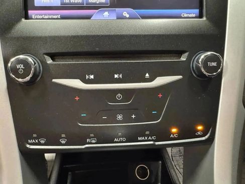 Used 2013 Ford Fusion SE image 30