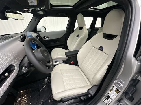 Used 2025 MINI Cooper 4-Door Hardtop FWD image 13