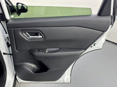 Used 2024 Nissan Rogue SV image 39