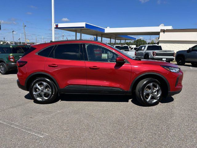 Used 2025 Ford Escape ST-Line Select AWD/4WD image 2