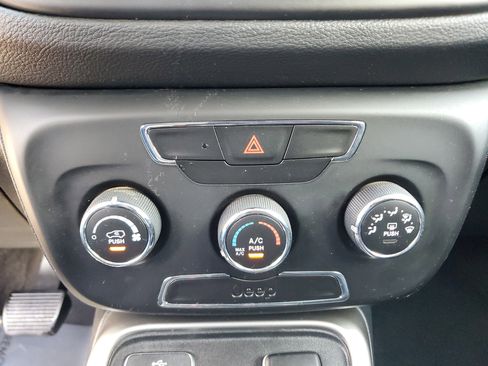 Used 2018 Jeep Compass Latitude image 24