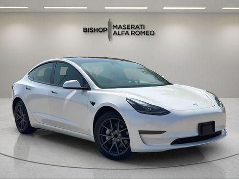 Used 2023 Tesla Model 3 Standard Range RWD image 1