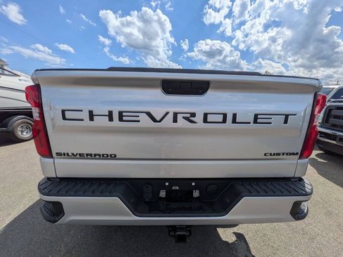 Used 2019 Chevrolet Silverado 1500 Custom w/ Custom Value Package AWD/4WD image 5