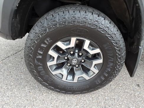 Certified 2023 Toyota Tacoma TRD Off-Road AWD/4WD image 11