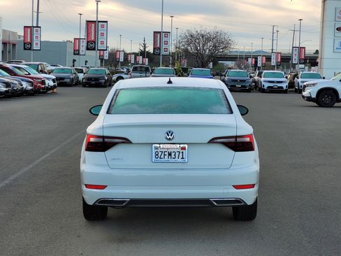 Used 2021 Volkswagen Jetta R-Line image 3