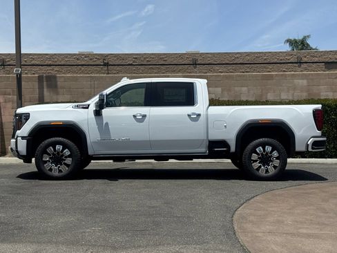 New 2026 GMC Sierra 3500 Denali w/ Denali Reserve Package AWD/4WD image 7