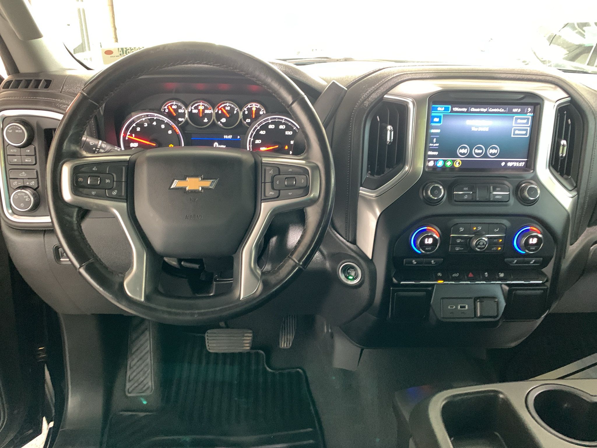 Used 2022 Chevrolet Silverado 1500 LT AWD/4WD image 16