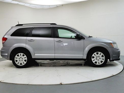 Used 2020 Dodge Journey SE image 9