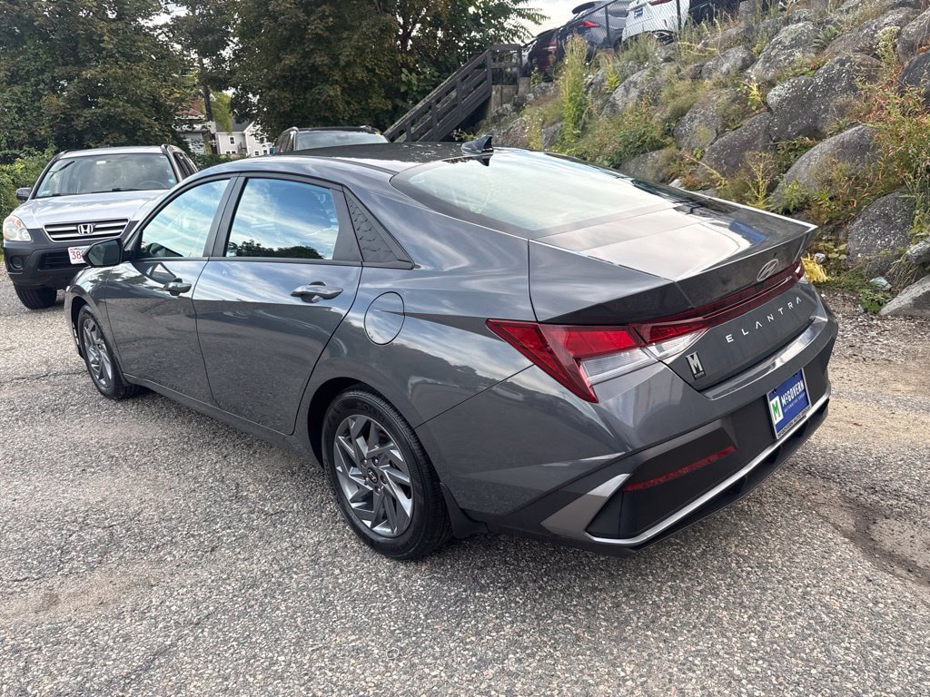 Used 2024 Hyundai Elantra SEL FWD image 4