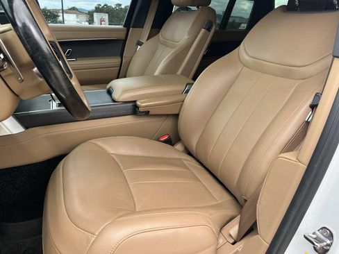 Certified 2025 Land Rover Range Rover SE AWD/4WD image 12