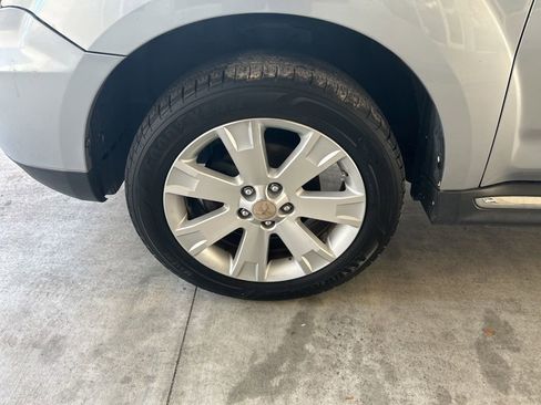 Used 2011 Mitsubishi Outlander SE image 11