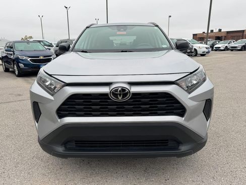 Used 2021 Toyota RAV4 LE image 9