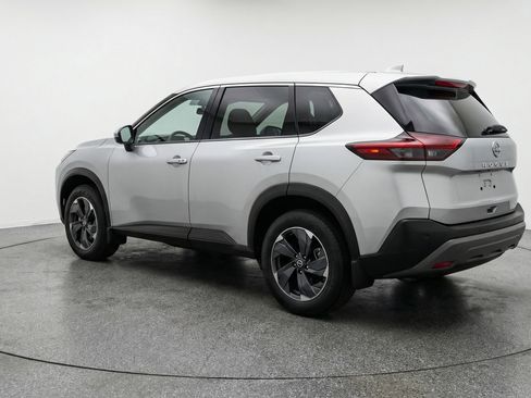 Used 2025 Nissan Rogue SV image 6