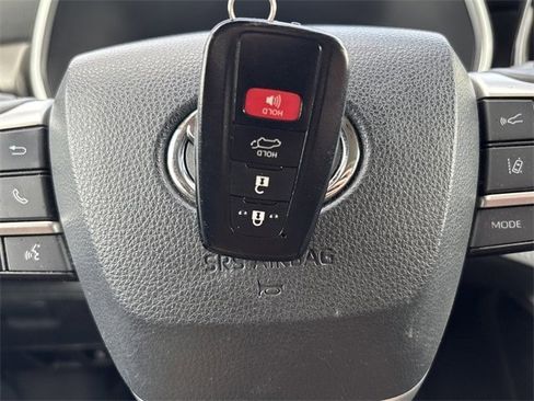 Used 2022 Toyota Highlander XLE image 42