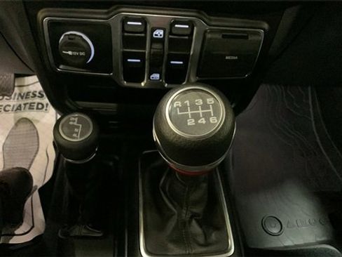 Used 2022 Jeep Wrangler Unlimited Sport image 36