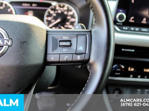 Used 2025 Nissan Rogue SV FWD image 24