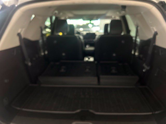 Used 2024 Nissan Pathfinder Platinum AWD/4WD image 27