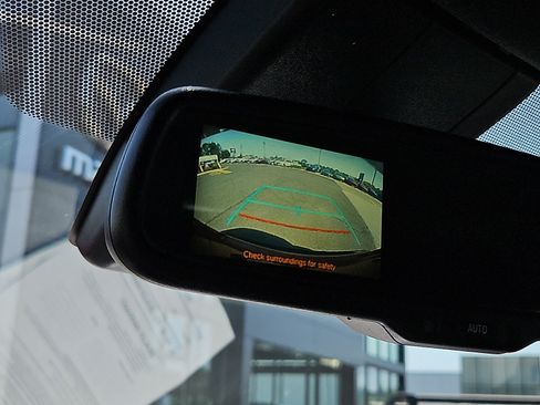 Used 2018 Toyota C-HR XLE FWD image 17