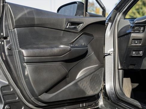 Used 2018 Toyota C-HR XLE image 32