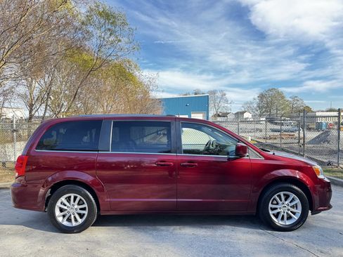 Used 2020 Dodge Grand Caravan SXT image 4