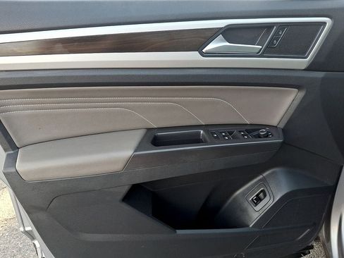 Used 2023 Volkswagen Atlas SE w/ Panoramic Sunroof Package AWD/4WD image 12