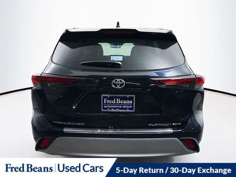 Used 2025 Toyota Highlander Platinum image 8