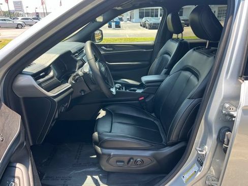 Used 2024 Jeep Grand Cherokee L Limited w/ Luxury Tech Group II AWD/4WD image 7