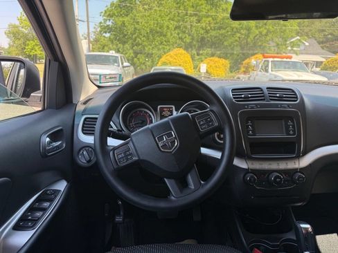 Used 2017 Dodge Journey SE w/ Flexible Seating Group FWD image 10