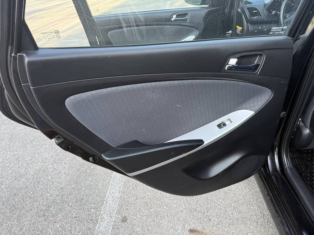 Used 2013 Hyundai Accent SE FWD image 13