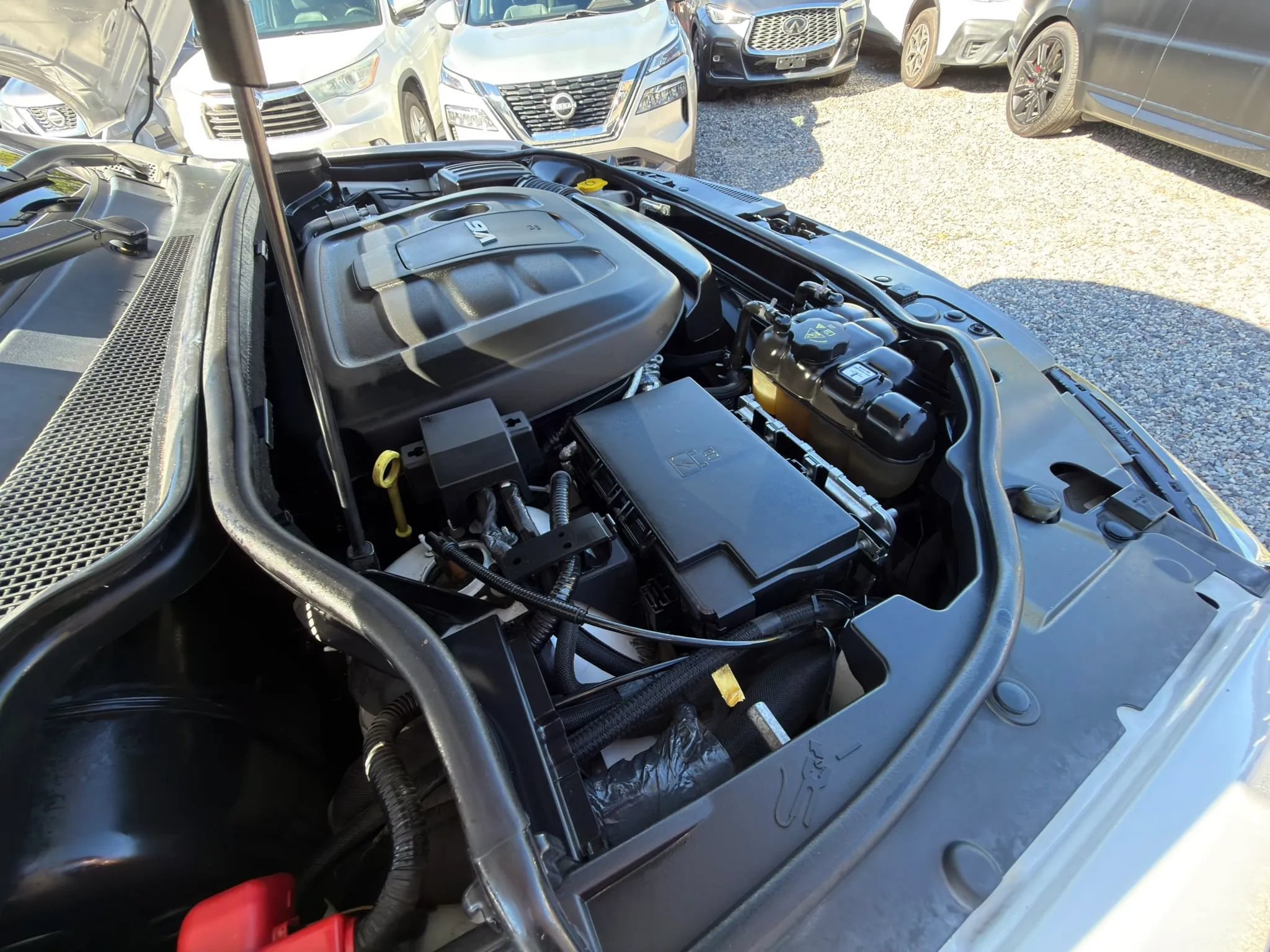 Used 2017 Jeep Grand Cherokee Overland AWD/4WD image 3