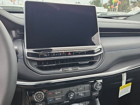 New 2026 Jeep Compass Latitude image 19