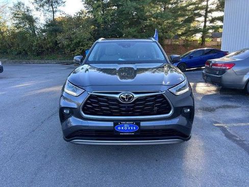 Used 2022 Toyota Highlander Platinum image 2