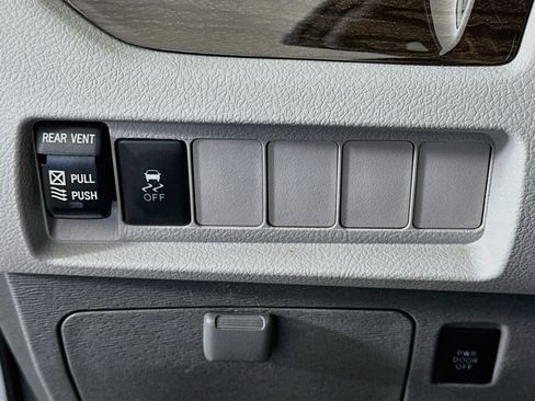 Used 2020 Toyota Sienna XLE FWD image 17