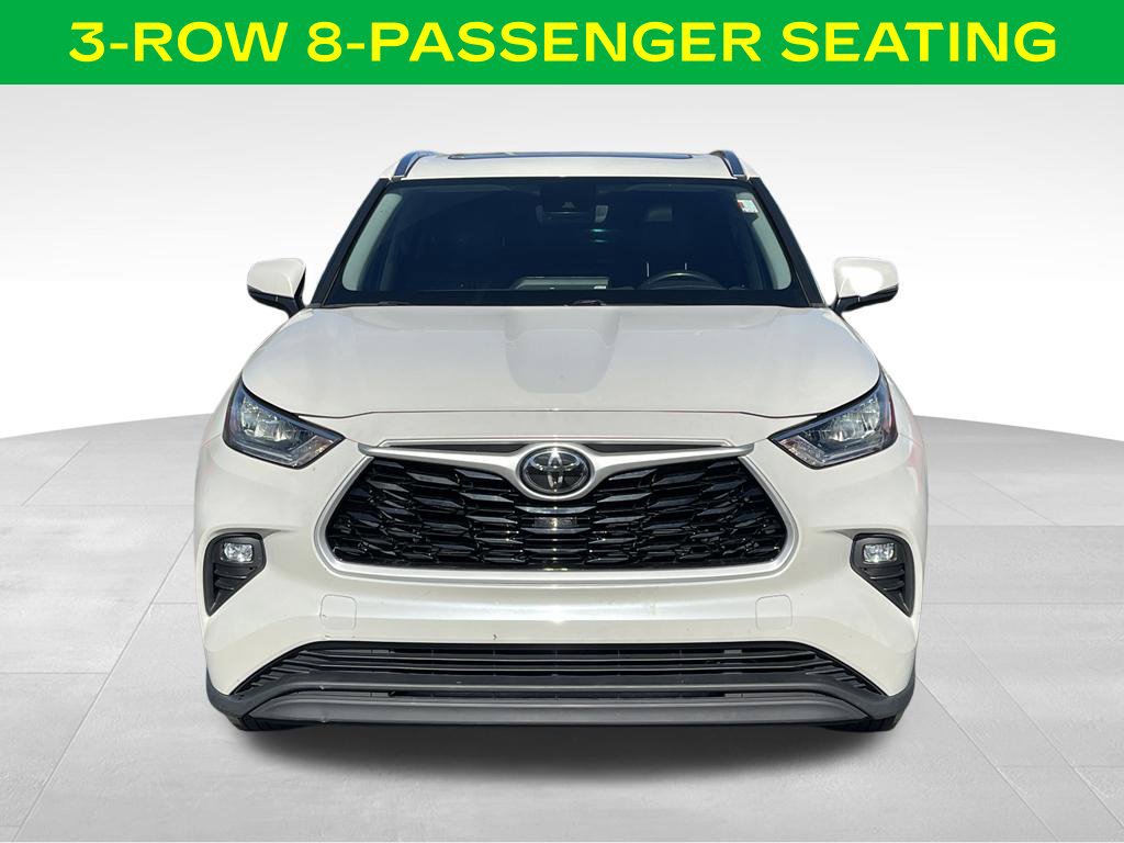 Used 2020 Toyota Highlander XLE AWD/4WD image 3