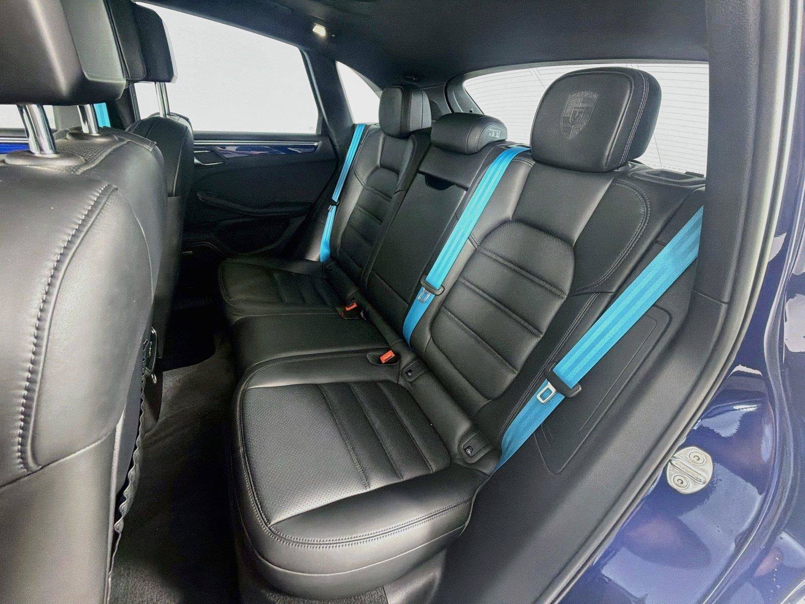 Certified 2023 Porsche Macan S AWD/4WD image 23