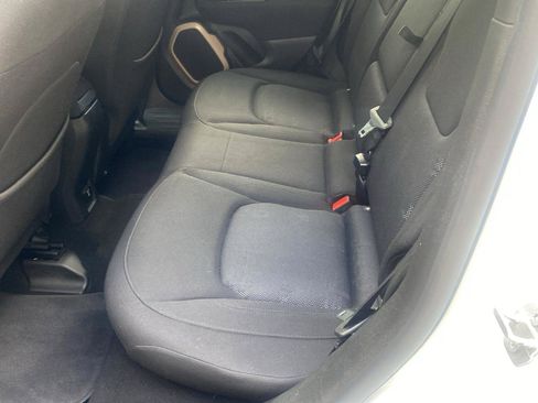 Used 2015 Jeep Renegade Latitude w/ Popular Equipment Group AWD/4WD image 8