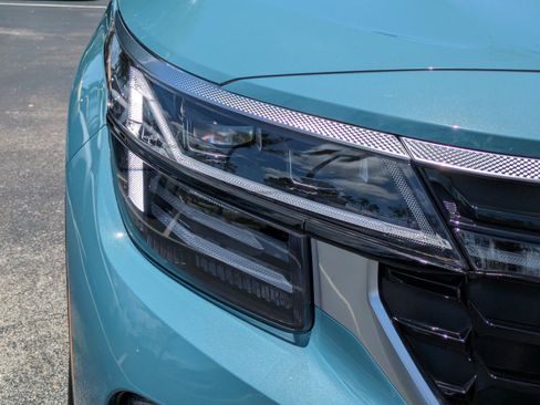 Certified 2026 Kia Seltos SX AWD/4WD image 8