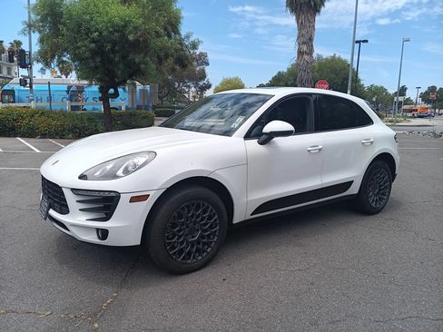 Used 2017 Porsche Macan AWD/4WD image 3