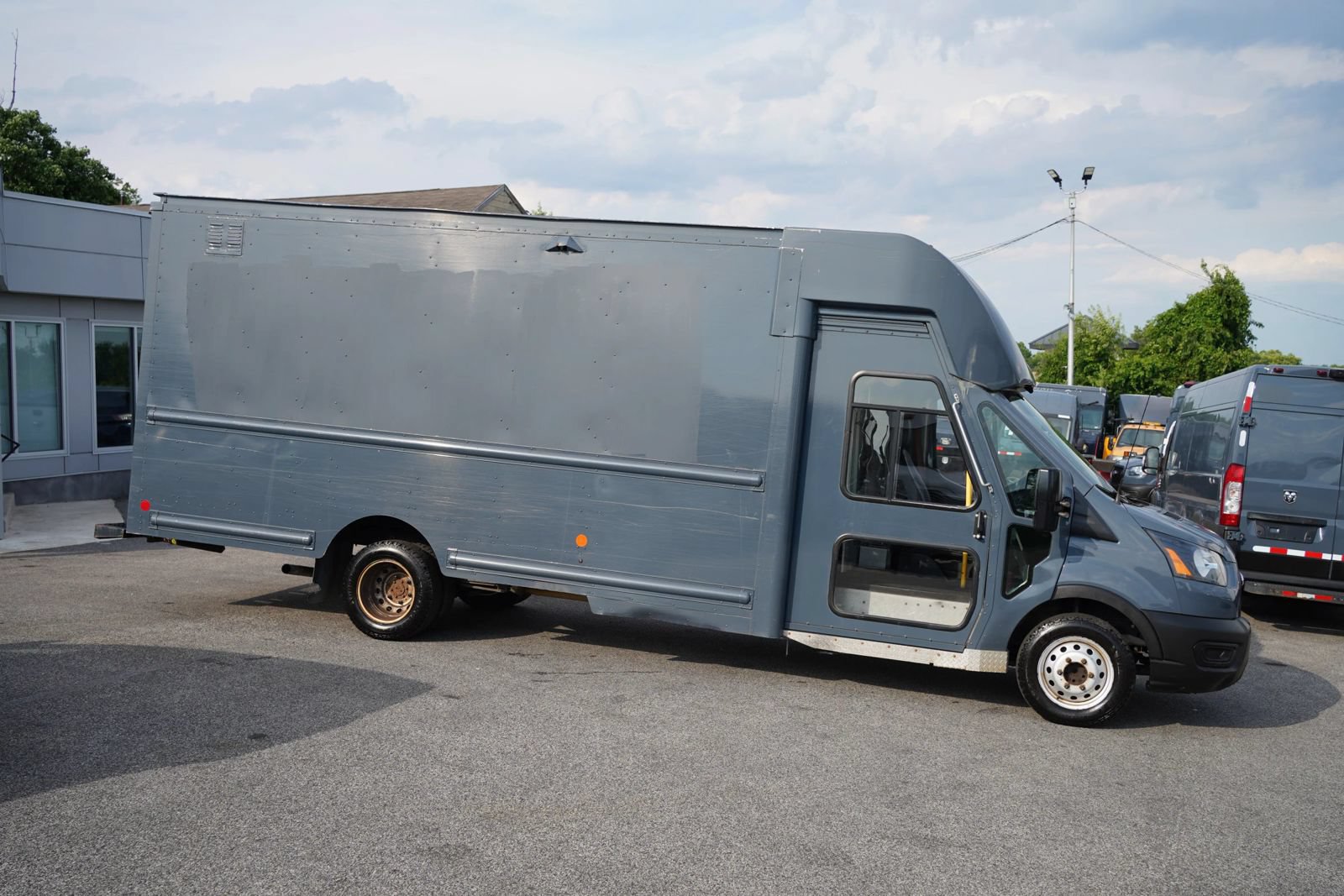 Used 2021 Ford Transit 350 DRW RWD image 8