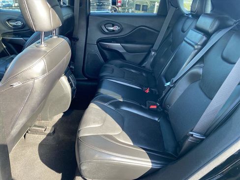 Used 2019 Jeep Cherokee Limited AWD/4WD image 23