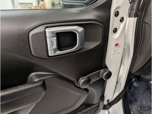 Used 2022 Jeep Wrangler Unlimited Sport image 7