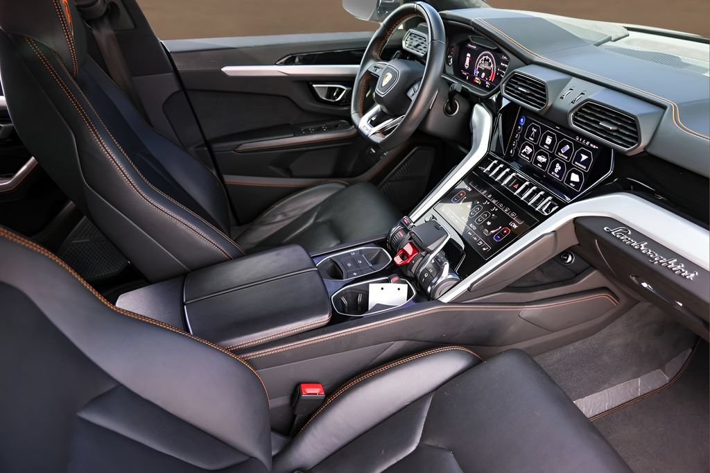 Used 2020 Lamborghini Urus AWD/4WD image 33