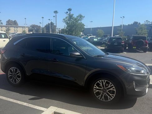 Used 2020 Ford Escape SEL FWD image 3