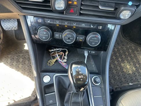 Used 2024 Volkswagen Jetta SE image 12