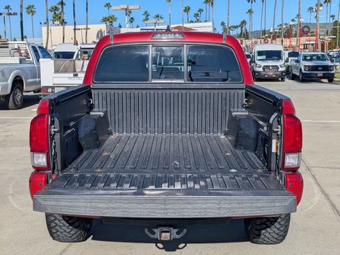 Used 2016 Toyota Tacoma TRD Off-Road image 6
