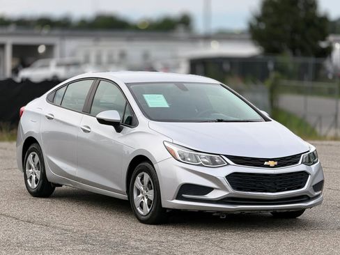 Used 2017 Chevrolet Cruze LS FWD image 1