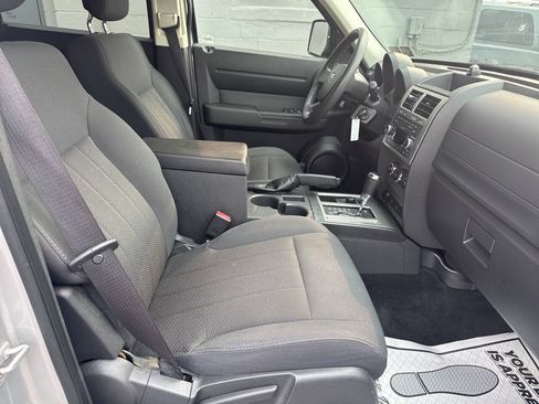 Used 2011 Dodge Nitro Heat w/ Popular Equipment Group AWD/4WD image 26