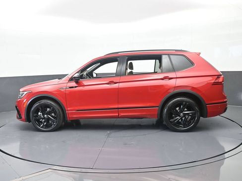Used 2024 Volkswagen Tiguan SE R-Line FWD image 3