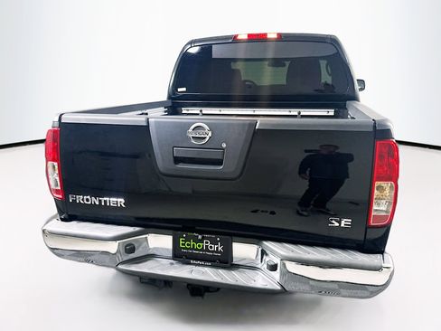 Used 2010 Nissan Frontier SE image 7